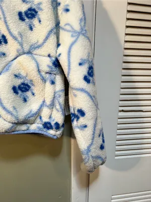 Old Navy Women’s Sz Medium Sherpa Quarter Zip Sweatshirt White Blue Floral Print thumbnail 5