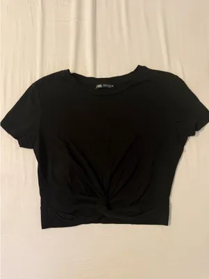 Black basic tee with knot in the front thumbnail 2