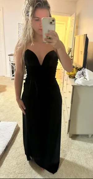 Pretty Little Thing Velvet black long dress thumbnail 1