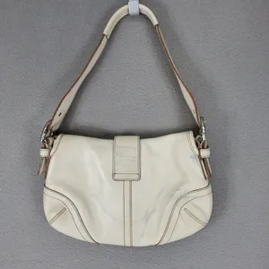 Coach Soho Flap Shoulder Bag‎ White Leather Buckle 9247 Y2K Vintage Small thumbnail 2