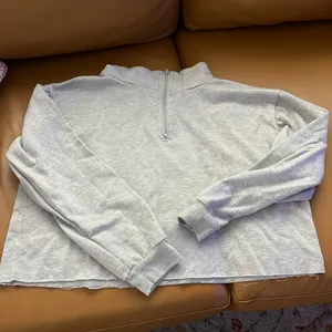 **reserved** quarter zip size L cropped sweatshirt Size L thumbnail 1