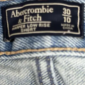 WOMENS Abercrombie & Fitch Harper Low Rise Denim Distressed Jean Shorts Size 10 thumbnail 9