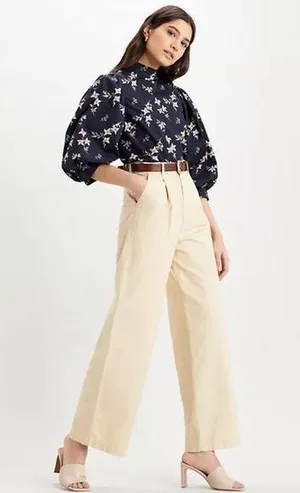 NWT LEVI’S PLEATED HIGH LOOSE PANTS 90’S STYLE KHAKI SZ-27 x 32 thumbnail 1