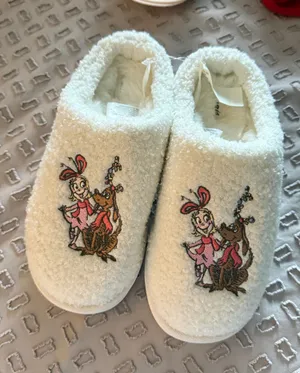 Aerie Cindy Lou house slipper thumbnail 1