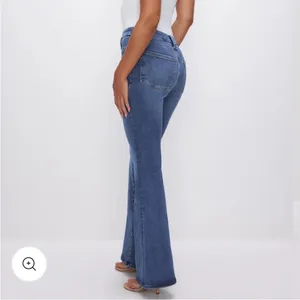 $98 Good American GA 3 (large) power stretch pull on slight flare jeans GLS478T thumbnail 4