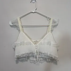For Love & Lemons Posie White Lace Pleats V-Neck Crop Top Size Medium‎ thumbnail 3