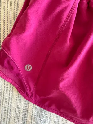 Raspberry Lululemon Shorts Hotty Hot 2.5" Low-Rise Ripened thumbnail 3
