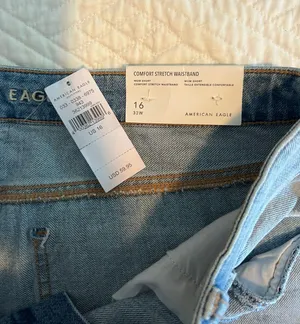 American Eagle Comfort Stretch Waistband Mom Denim Shorts thumbnail 3