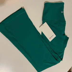 Lululemon Align Mini- Flare Pant*X Short Color Casscade green thumbnail 2