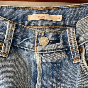 Levi’s Premium Wedgie Icon Fit in Shut Up Wash thumbnail 10