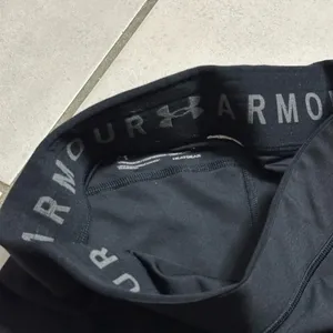 Under Armour Women Black Compression Capri‎ Leggings Heatgear Athletic Size M thumbnail 7