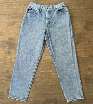 Vintage 90’s Hi-Waist Light Wash Mom Jeans thumbnail 1