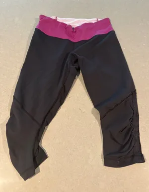 Lululemon Black‎ Crop Leggings Size 8 Yoga Workout Athletic Pants thumbnail 1