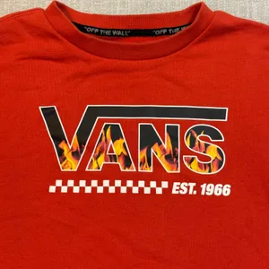 Vans Off The Wall Red Flame Logo Sweatshirt XL‎ Pullover Graphic Cropped Raw Hem thumbnail 3