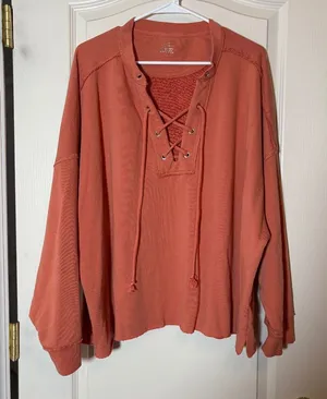 AERIE - WOMEN'S XXL- RUST/Orange LONG SLEEVE LACE-UP PULLOVER. thumbnail 1