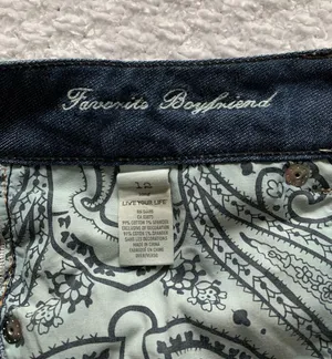 American Eagle Favorite Boyfriend Denim Shorts Size 12 Like New thumbnail 4