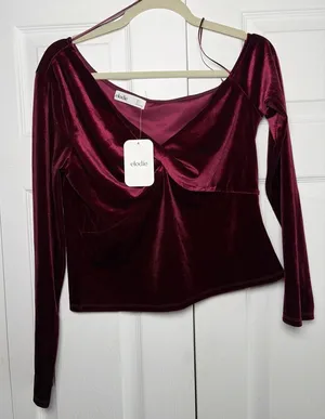 Elodie‎ Twist Front Velvet Top Womens Size L Burgundy Holiday NEW thumbnail 1