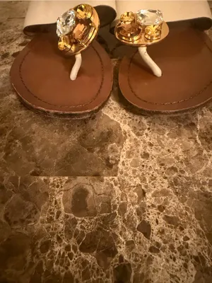 Tory Burch beautiful Women’s Cream Leather Gemstone Accents of Gold Sandals thumbnail 4