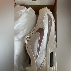 New Nike Women’s Air Max Solo Phantom Smokey Mauve Casual Sneakers Size 9 thumbnail 9