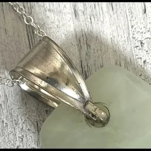 Green chalcedony pendant necklace thumbnail 10