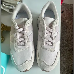 New Balance Pink and White Women's Sneakers thumbnail 9