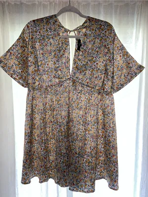 Lulu’s Express Yourself floral Dress Satin material NWOT size Large boho thumbnail 3