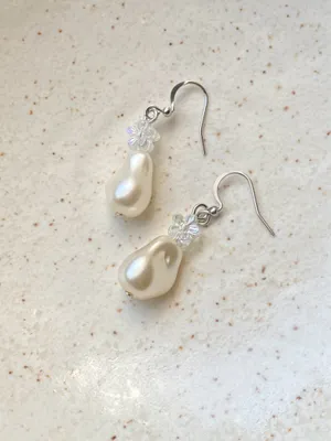 Handmade unique baroque pearl & flower dangle dangle earrings🩵 White thumbnail 6