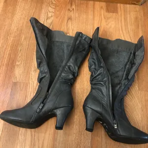 Women’s gray boots size 10 thumbnail 7