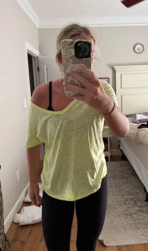 Old Navy Tee  thumbnail 1