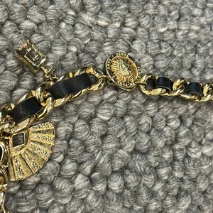 Non Signe Vintage Y2K Chunky Charm Belt Gold/Leather Ribboned Design thumbnail 5