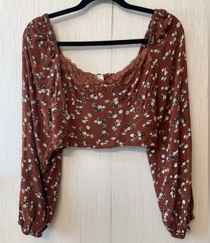 BP. Long Sleeve Floral Crop Top with Lace Trim –‎ Size Small thumbnail 1