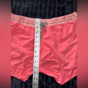 LULULEMON Hotty Hot Runnig Shorts Mesh Trim Vibrant Pastel Pink/Orange‎ Size 10 thumbnail 7