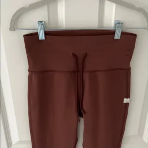 Vuori High-Waist Drawstring Leggings Joggers thumbnail 4