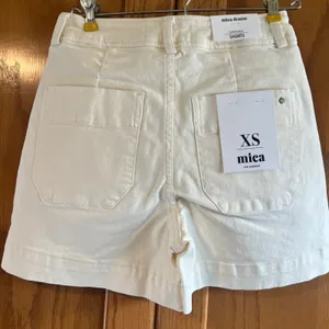 NEW Mica Sz 4-6 (XS) white High‎ Waist Denim Shorts Ivory NWT thumbnail 4