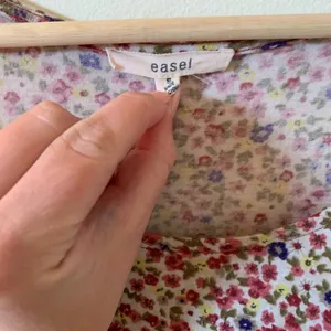 Easel Floral Dress size Small thumbnail 3