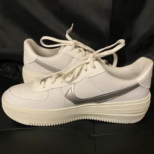 Nike Air Force 1 PLT.AF.ORM Summit thumbnail 2