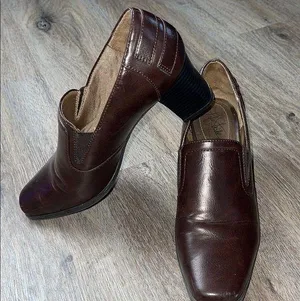 Life Stride Brown Leather Heeled Loafers Size 9 Medium thumbnail 1
