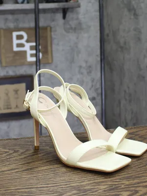 NWT Journee Collection Dorian Strappy Stiletto Sandals DORIAN-PUMPS Off White 8M thumbnail 2
