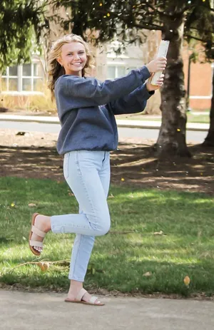 American Eagle Jeans Mom thumbnail 1