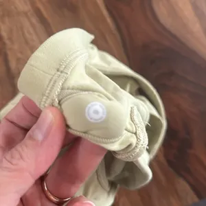 Lululemon crop tank, light green, size 6 excellent condition thumbnail 3