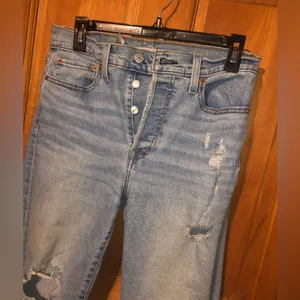 368. Levi’s high rise wedgie straight light wash distressed jeans size 28 thumbnail 2