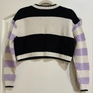 American Eagle Outfitters Black and Cream Lilac Knit Cropped Sweater thumbnail 2
