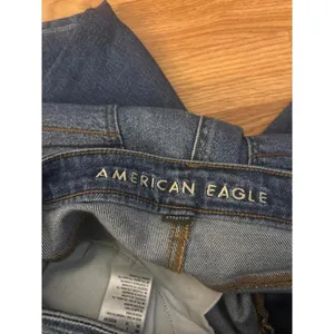 American Eagle Destroyed Mom Jean Size 6 thumbnail 7