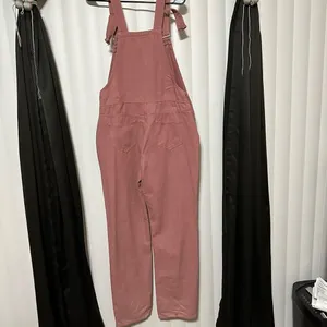 No brand overalls , cute, dusty rose colored with detailed flowers , 2 front poc thumbnail 6