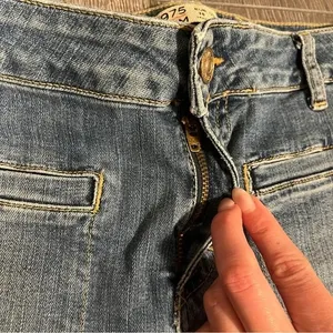 NEW Zara mid Rise Flare Jeans Light Wash Bootcut Zip Fly Denim Pockets Size 4 thumbnail 5
