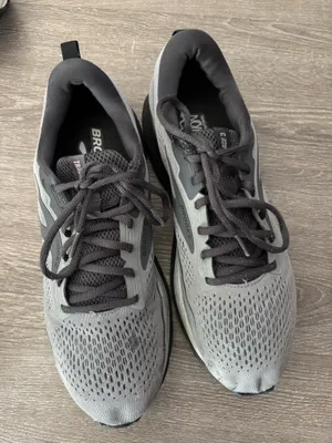 Brooks Sz10.5 Running Sneakers  thumbnail 1