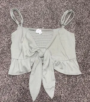 Boutique Mable light gray tie front crop top Small thumbnail 1