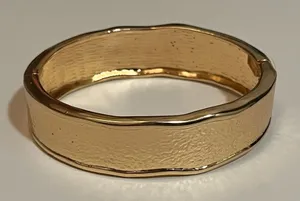 Vintage Gold-tone Wavy Textured Bangle Bracelet thumbnail 1