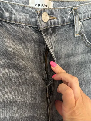 FRAME 100% Cotton Distressed Easy Denim Shorts in Zurich thumbnail 5