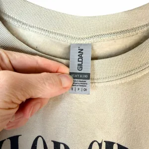 Gildan Taylor Swift Eras Tour LA Crewneck Sweatshirt Beige Long Sleeve Small thumbnail 6